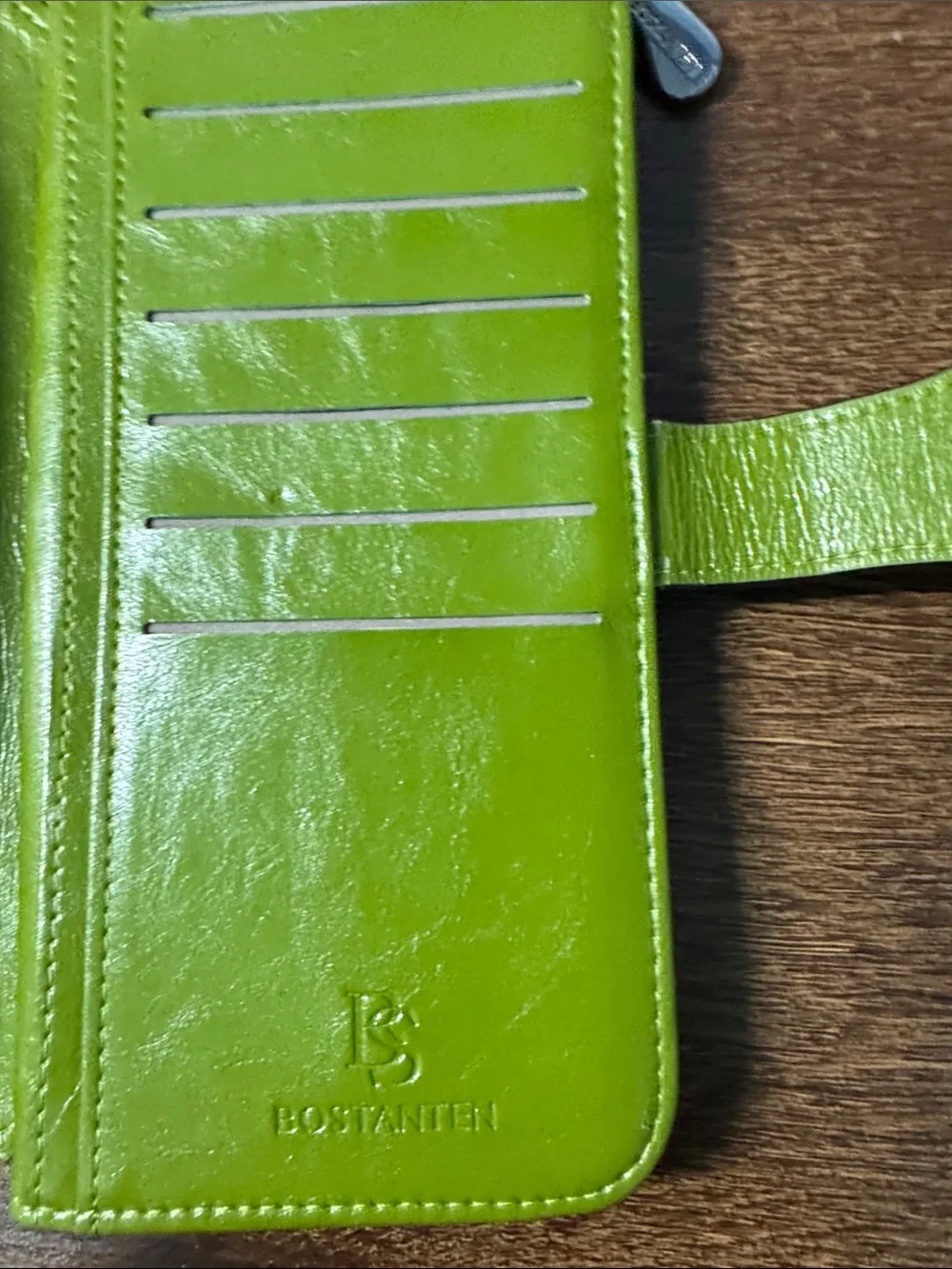 Bostonian Green Leather Wristlet Wallet with Removable Strap